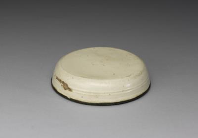 图片[2]-Brush washer with incised hibiscus pattern in white glaze, Song dynasty (960-1279)-China Archive